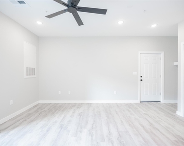 2101 Reinke Road - Photo Thumbnail 11
