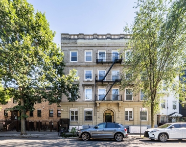 1050 Lafayette Avenue - Photo Thumbnail 9