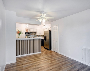 18506 Glen Briar Lane - Photo Thumbnail 4