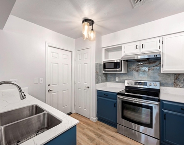 18506 Glen Briar Lane - Photo Thumbnail 10