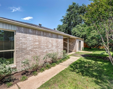 18506 Glen Briar Lane - Photo Thumbnail 8