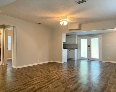 8105 N 12th Street - Photo Thumbnail 4