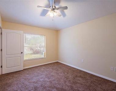 8117 Alamosa Wood Avenue - Photo Thumbnail 16