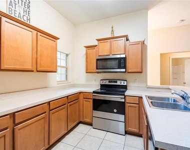 8117 Alamosa Wood Avenue - Photo Thumbnail 3