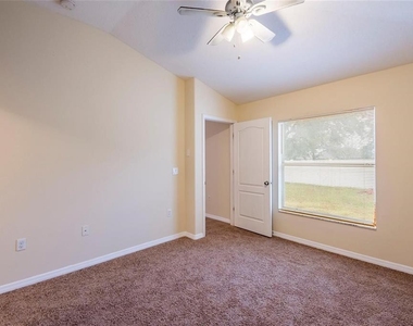 8117 Alamosa Wood Avenue - Photo Thumbnail 9