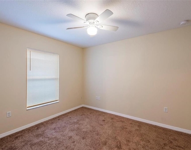 8117 Alamosa Wood Avenue - Photo Thumbnail 11