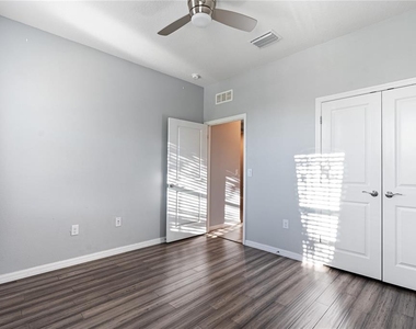 1092 Pipestone Place - Photo Thumbnail 3