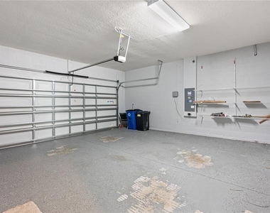 1092 Pipestone Place - Photo Thumbnail 13