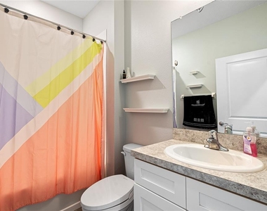 1092 Pipestone Place - Photo Thumbnail 4