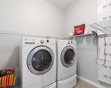 1092 Pipestone Place - Photo Thumbnail 9