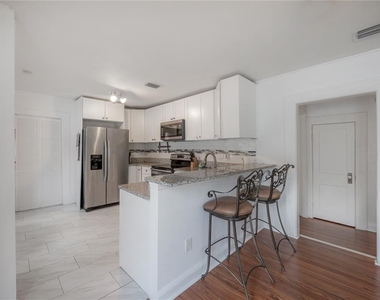 207 W Hiawatha Street - Photo Thumbnail 7