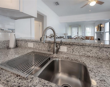 207 W Hiawatha Street - Photo Thumbnail 9