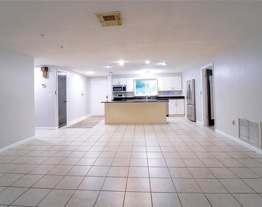 7713 Heather Street - Photo Thumbnail 8