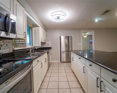 7713 Heather Street - Photo Thumbnail 4
