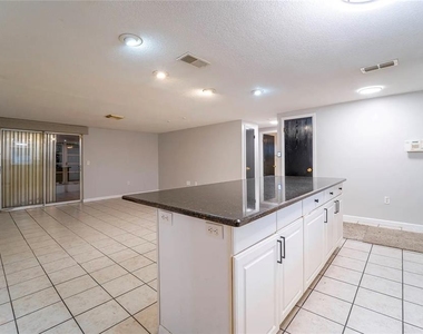 7713 Heather Street - Photo Thumbnail 6