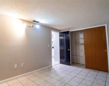 7713 Heather Street - Photo Thumbnail 12