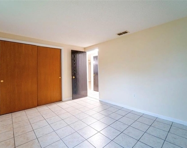 7713 Heather Street - Photo Thumbnail 15