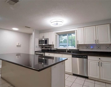 7713 Heather Street - Photo Thumbnail 5