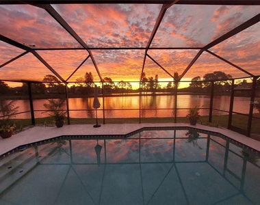 525 Moreno Circle Ne - Photo Thumbnail 1