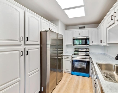 4413 W Rogers Avenue - Photo Thumbnail 8