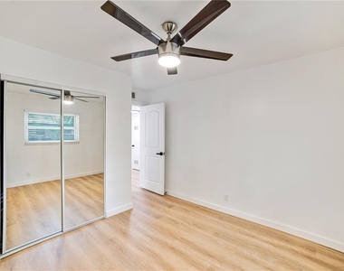 4413 W Rogers Avenue - Photo Thumbnail 24