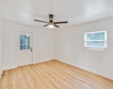 4413 W Rogers Avenue - Photo Thumbnail 25