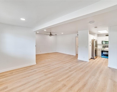 4413 W Rogers Avenue - Photo Thumbnail 2