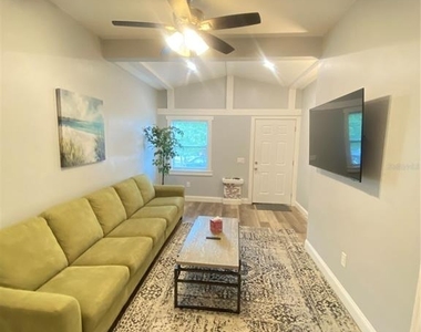 808 Grove Street N - Photo Thumbnail 4