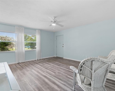 209 Ne Lincoln Circle N - Photo Thumbnail 4