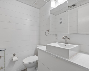 209 Ne Lincoln Circle N - Photo Thumbnail 12