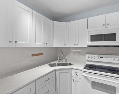209 Ne Lincoln Circle N - Photo Thumbnail 6