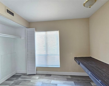 7601 Paula Drive - Photo Thumbnail 8