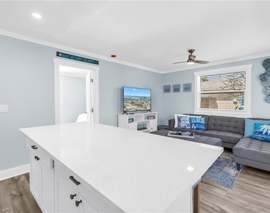 6892 Gulf Winds Drive - Photo Thumbnail 11