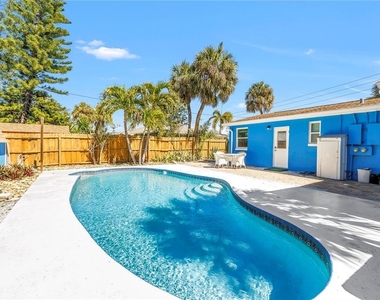 6892 Gulf Winds Drive - Photo Thumbnail 42