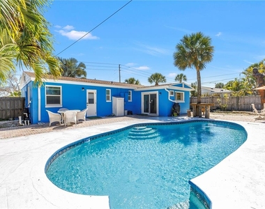 6892 Gulf Winds Drive - Photo Thumbnail 3