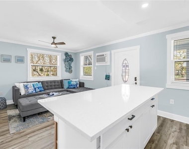6892 Gulf Winds Drive - Photo Thumbnail 12
