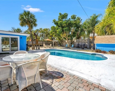 6892 Gulf Winds Drive - Photo Thumbnail 33