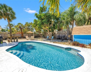 6892 Gulf Winds Drive - Photo Thumbnail 29