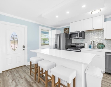 6892 Gulf Winds Drive - Photo Thumbnail 5