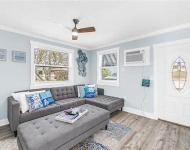 6892 Gulf Winds Drive - Photo Thumbnail 8