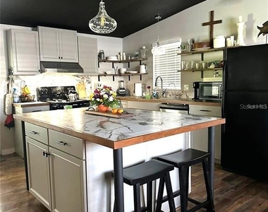 6456 Presidential Circle - Photo Thumbnail 7