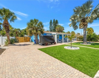 6892 Gulf Winds Drive - Photo Thumbnail 27