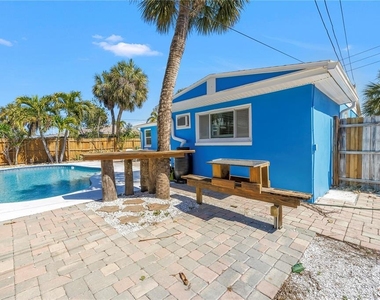 6892 Gulf Winds Drive - Photo Thumbnail 16