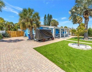 6892 Gulf Winds Drive - Photo Thumbnail 10