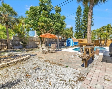 6892 Gulf Winds Drive - Photo Thumbnail 17