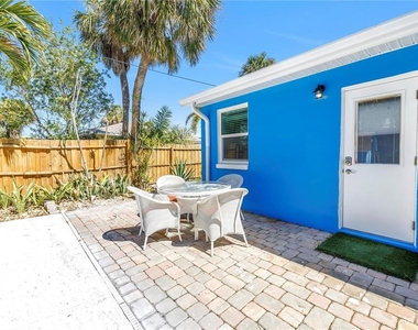 6892 Gulf Winds Drive - Photo Thumbnail 12