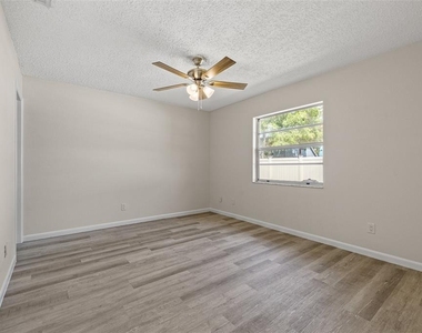 2715 63rd Terrace N - Photo Thumbnail 10