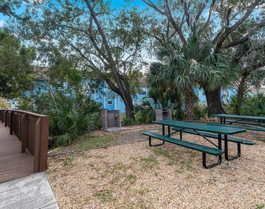 2735 N Poinciana Boulevard - Photo Thumbnail 13