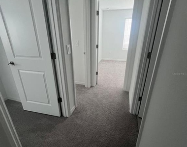 424 Wayland Drive - Photo Thumbnail 4