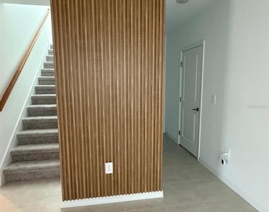 424 Wayland Drive - Photo Thumbnail 3